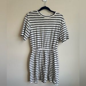 Short sleeve dress
